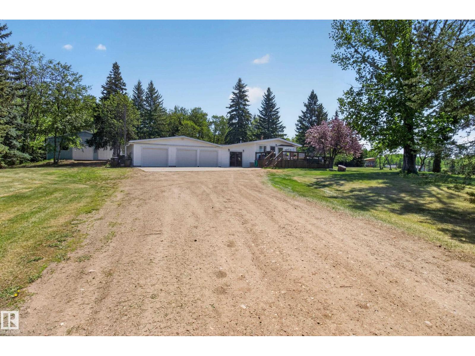 51149 Rge Road 231, Lina Country Estates — photo 2 of 30: Property photo