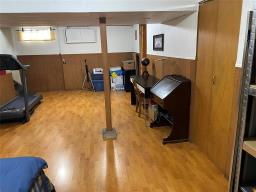 Laundry room - 512 Kirkfield Street, Winnipeg, MB R3K1E7 Photo 8