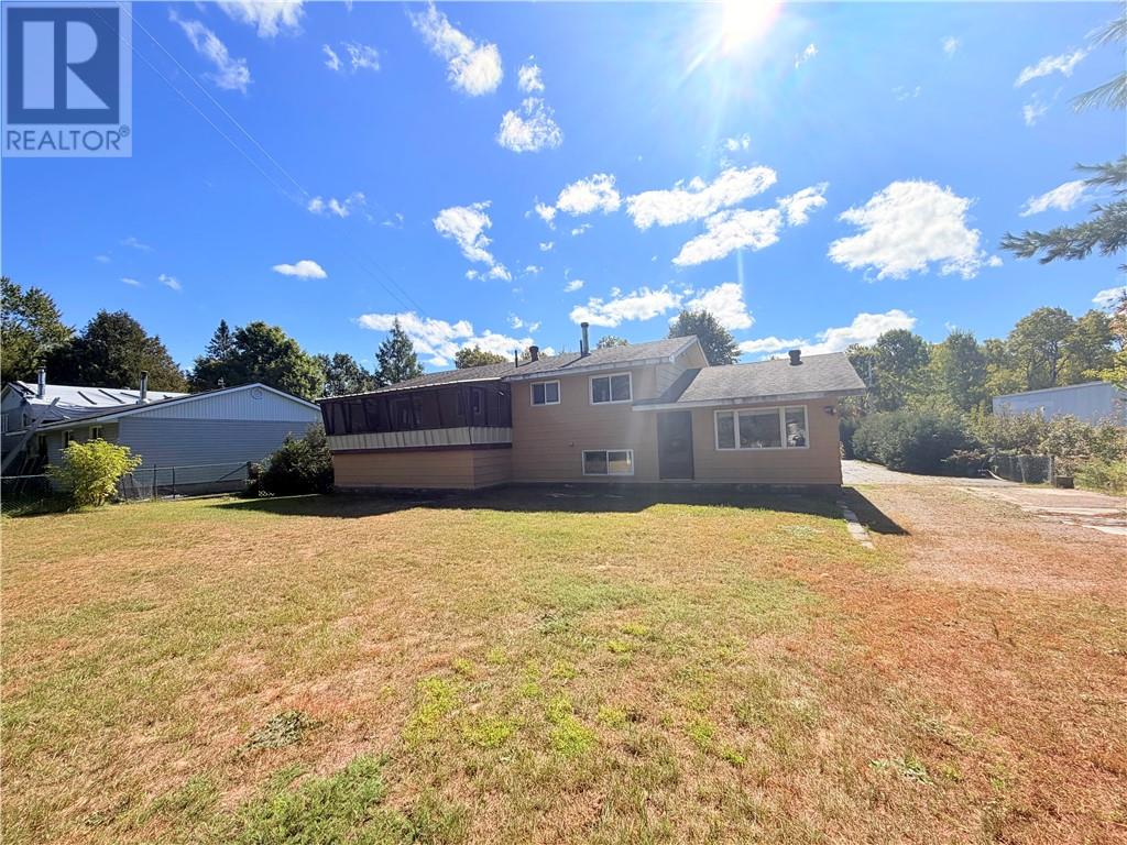 52 Young, Webbwood — photo 6