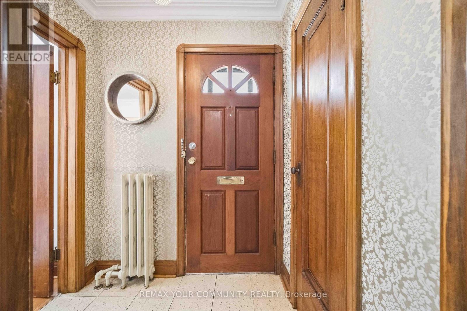 4 CRESTLAND AVENUE - 23
