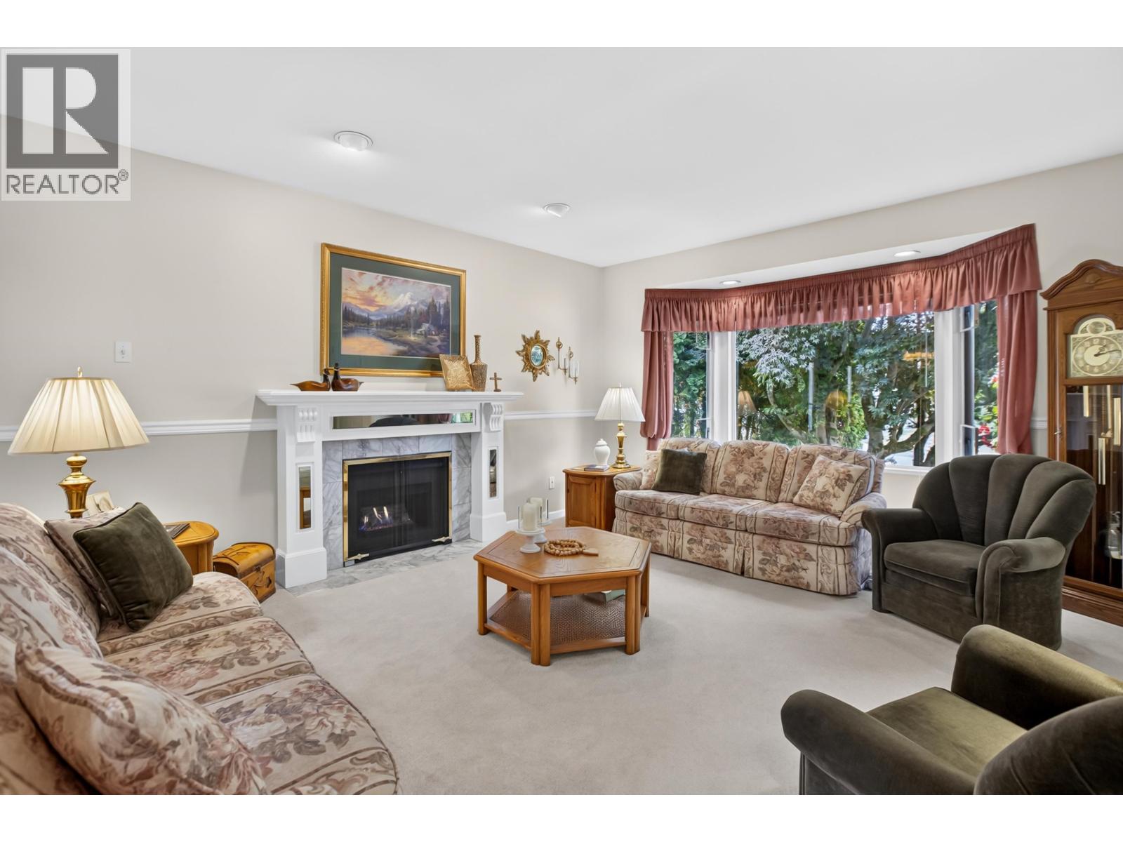 12398 233 Street, Maple Ridge, British Columbia, V2X9X6, Maple Ridge, British Columbia — photo 4 of 5