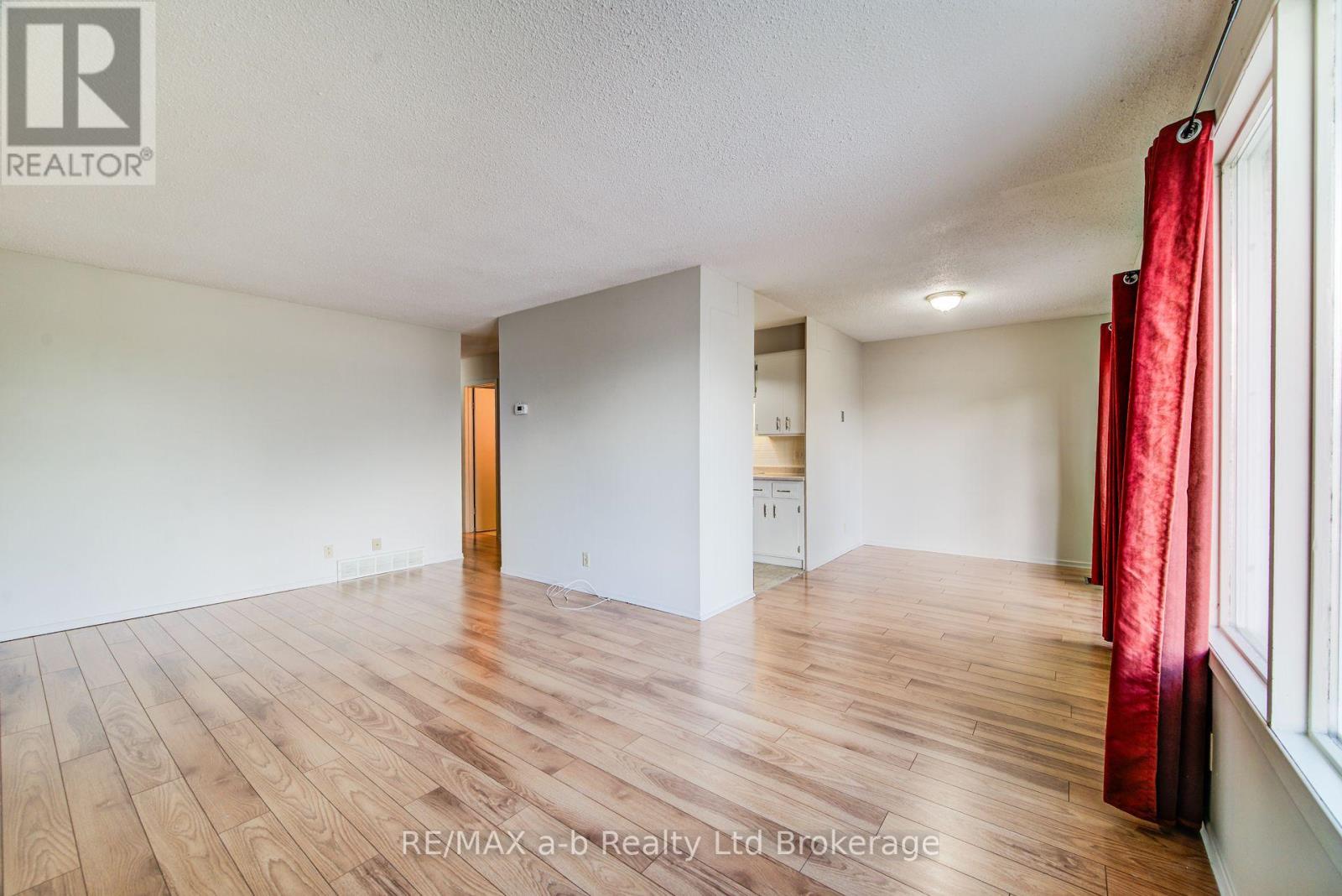 321 BLUEVALE STREET N, Waterloo — photo 5