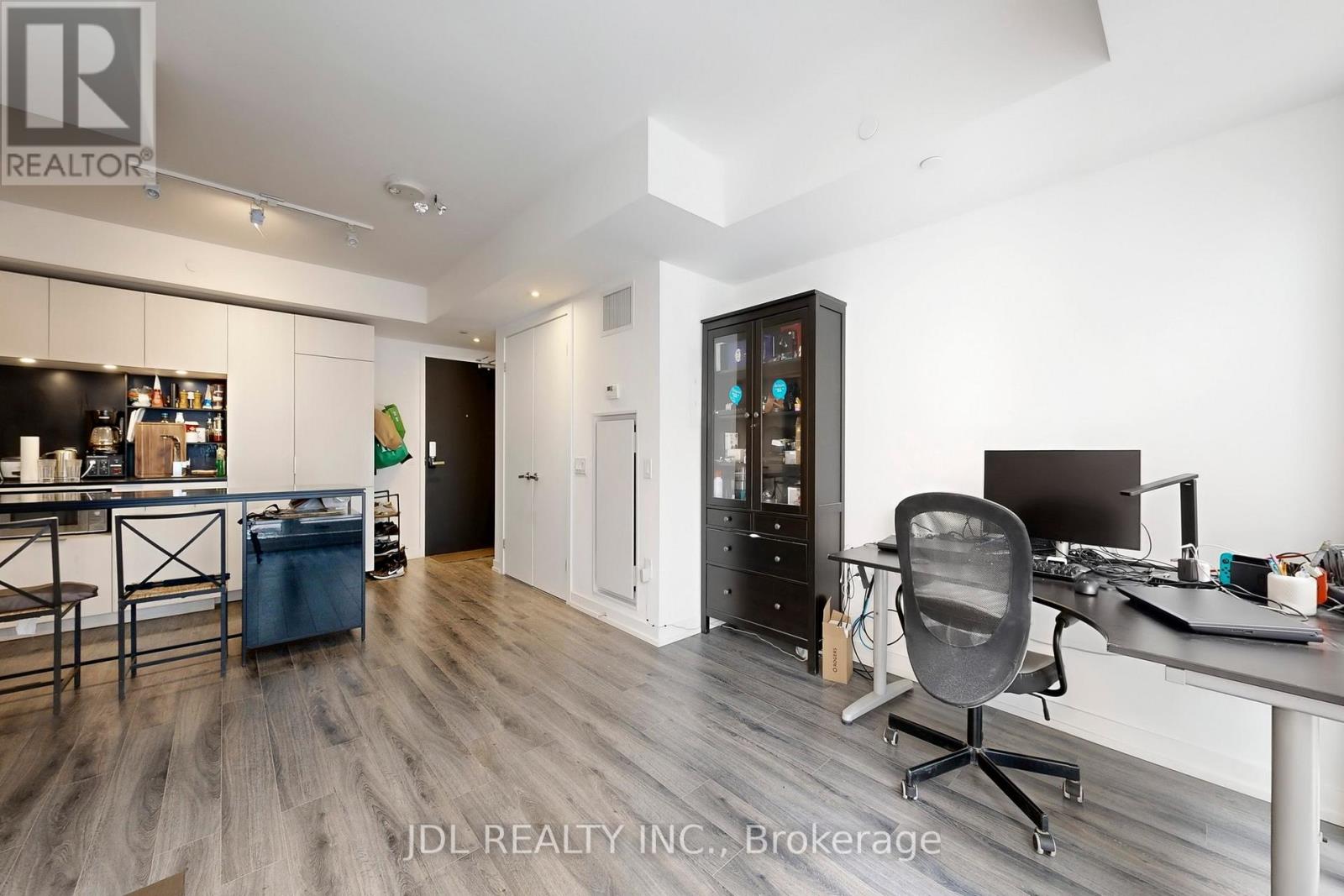 #501 77 SHUTER STREET - 10