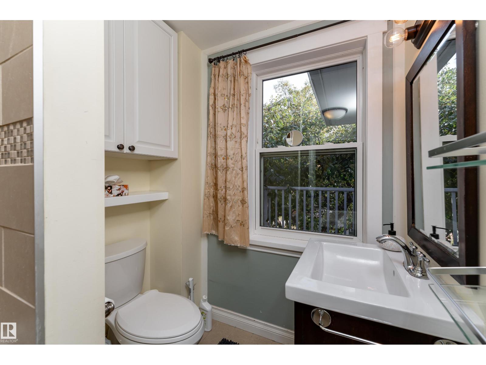 11225 127 ST NW photo 32