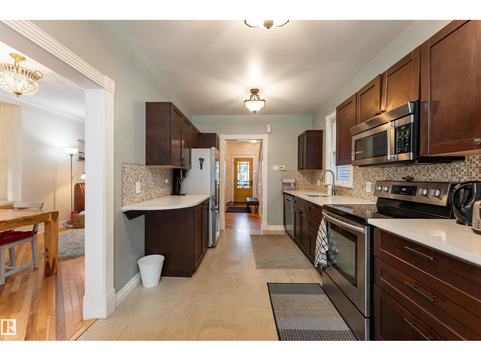 11225 127 ST NW photo 4