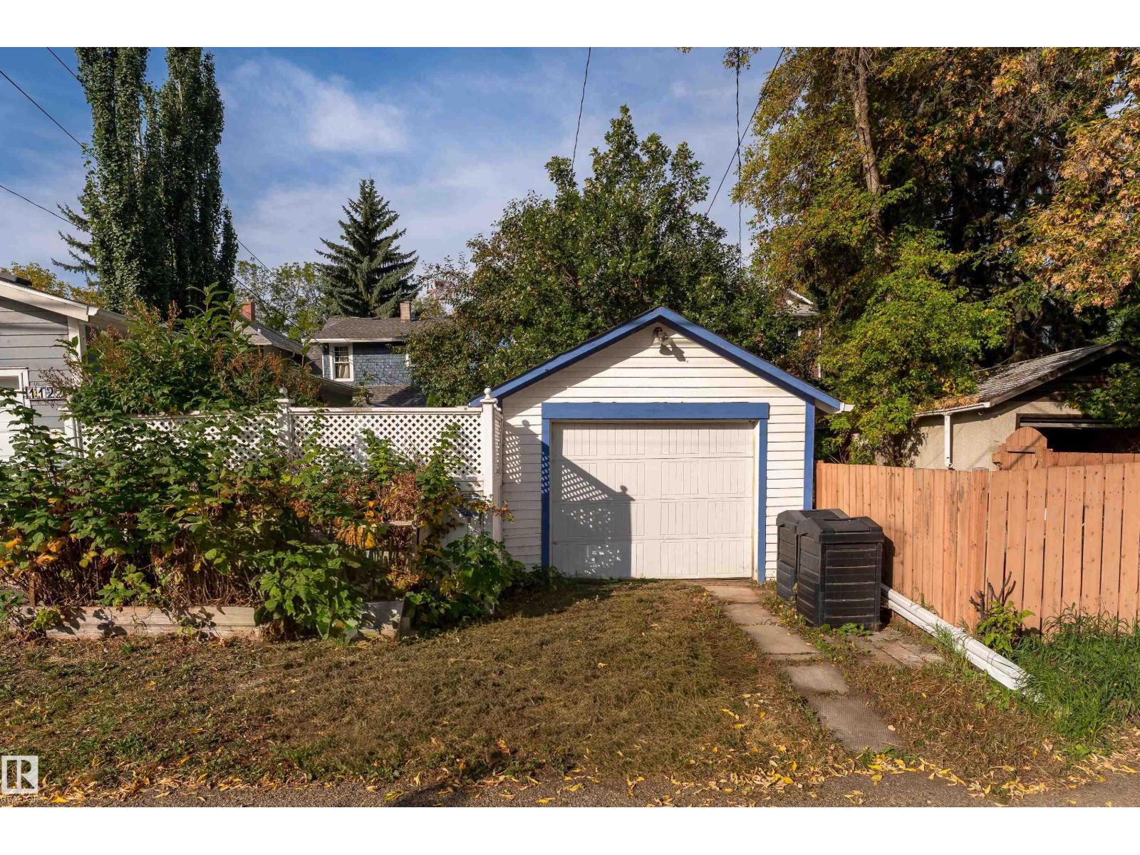11225 127 ST NW photo 43
