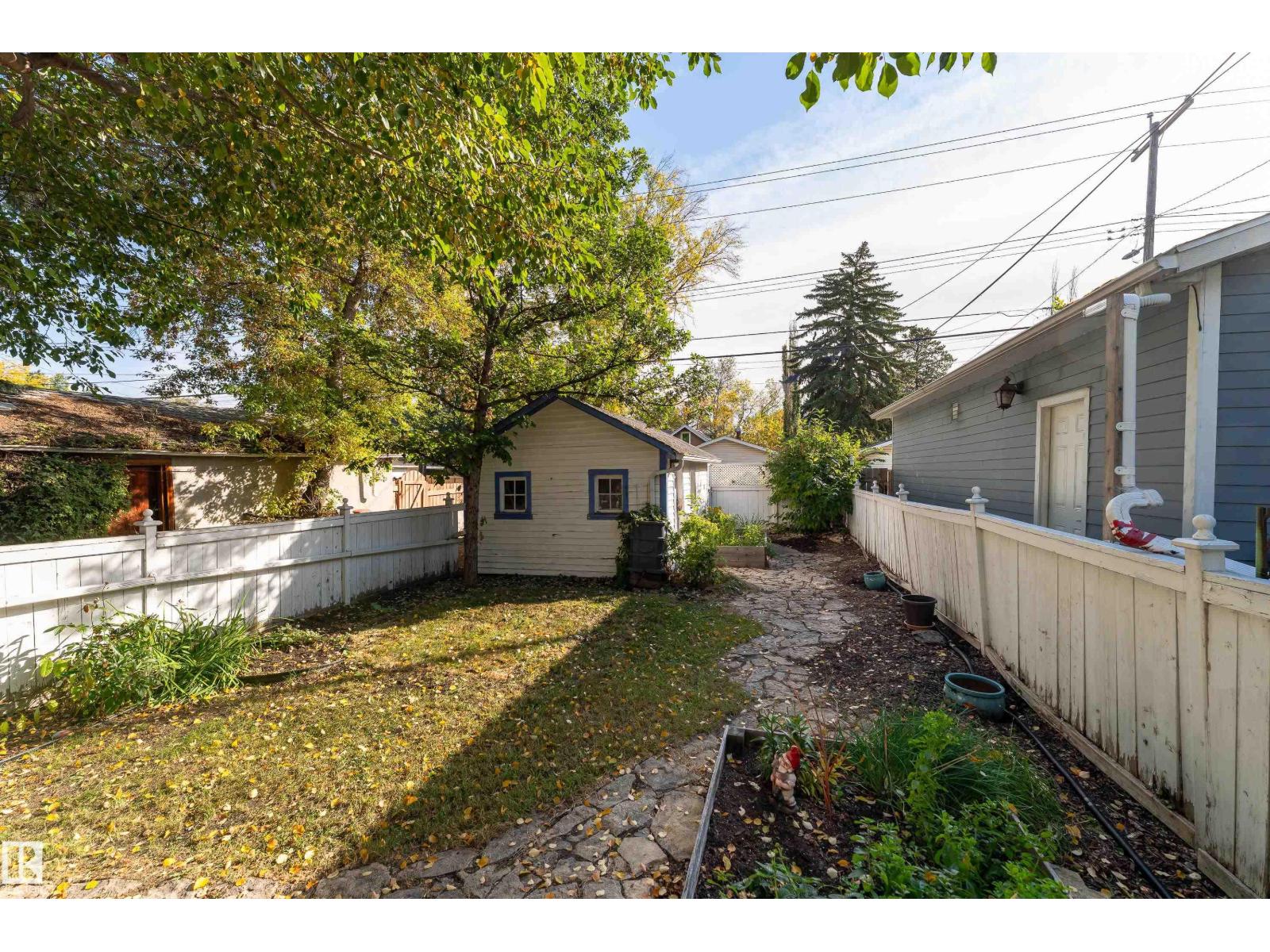 11225 127 ST NW photo 44