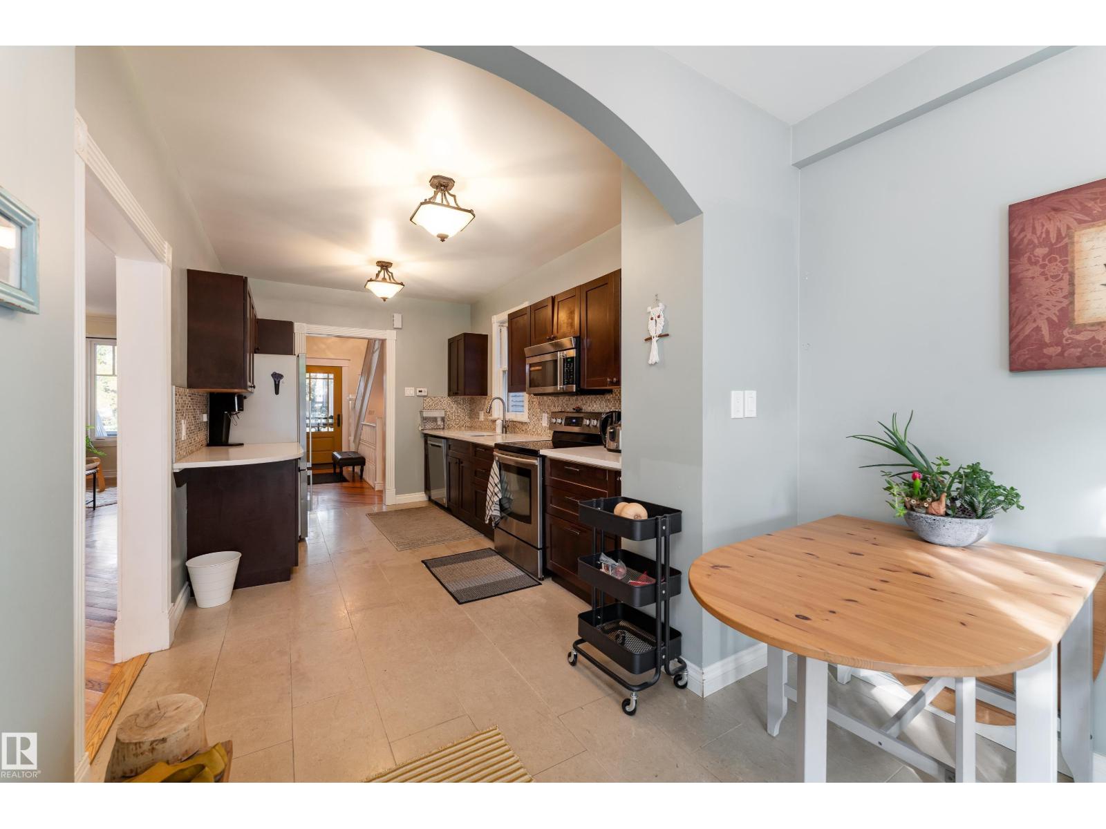 11225 127 ST NW photo 7