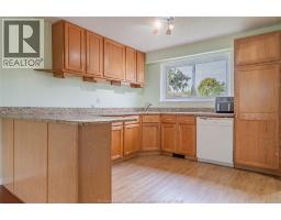 5pc Bathroom - 9880 Asgard Road, Windsor, ON N8R1E2 Photo 6