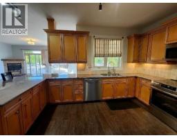 4pc Bathroom - 19 Darby Crescent, Elkford, BC V0B1H0 Photo 9
