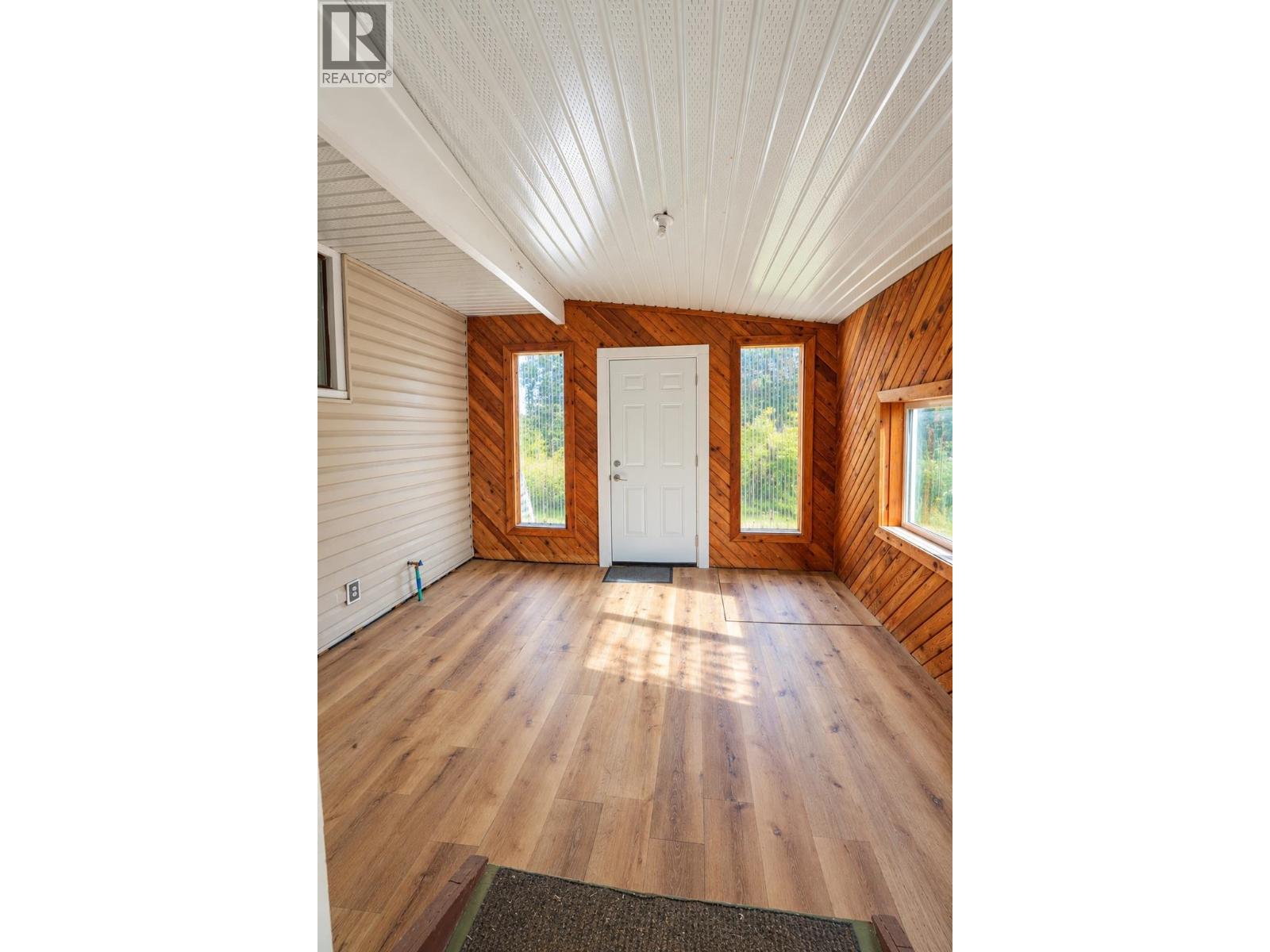 9 LILLOOET CRESCENT - Image 3