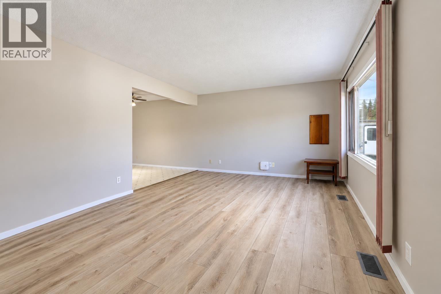 9 LILLOOET CRESCENT - Image 7