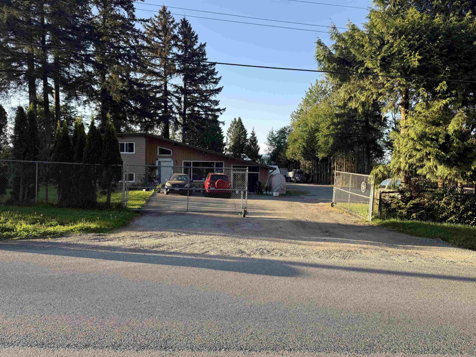 4 Bed, 2 Bath House for Sale in Surrey – 17791 97 AVENUE, Surrey – MLS# R3169482 - Image 2