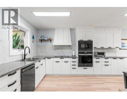 3pc Ensuite bath - 9434 Angus Drive, Coldstream, BC V1B3G1 Photo 8