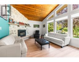 Living room - 9434 Angus Drive, Coldstream, BC V1B3G1 Photo 6