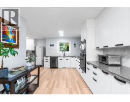 Kitchen - 9434 Angus Drive, Coldstream, BC V1B3G1 Photo 13