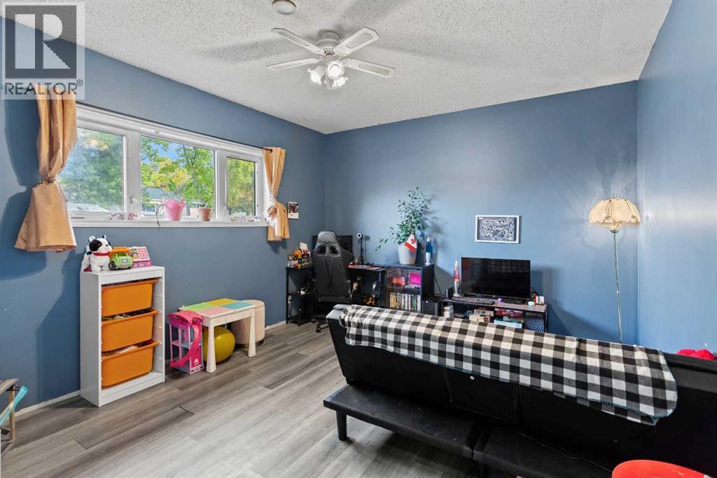 5205 52 Avenue, Camrose, Alberta, T4V4M3, Camrose, Alberta — photo 4 of 5