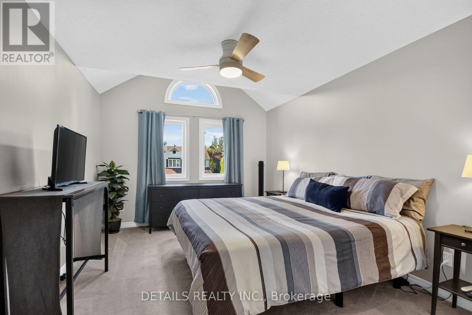 10 FOREST CREEK DRIVE - 22