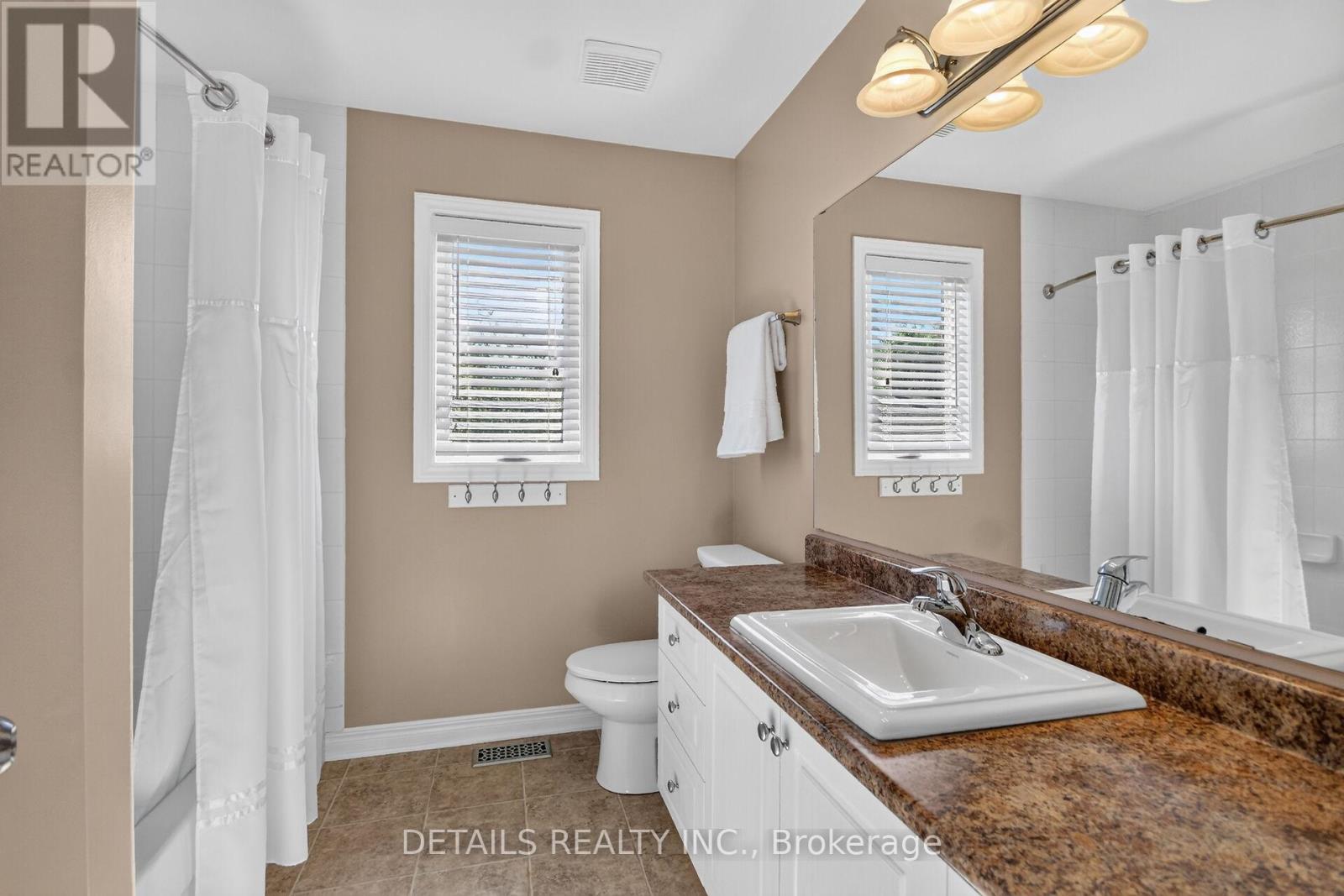 10 FOREST CREEK DRIVE - 32
