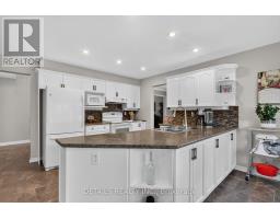 Kitchen - 10 Forest Creek Drive, Ottawa, ON K2S1L6 Photo 9