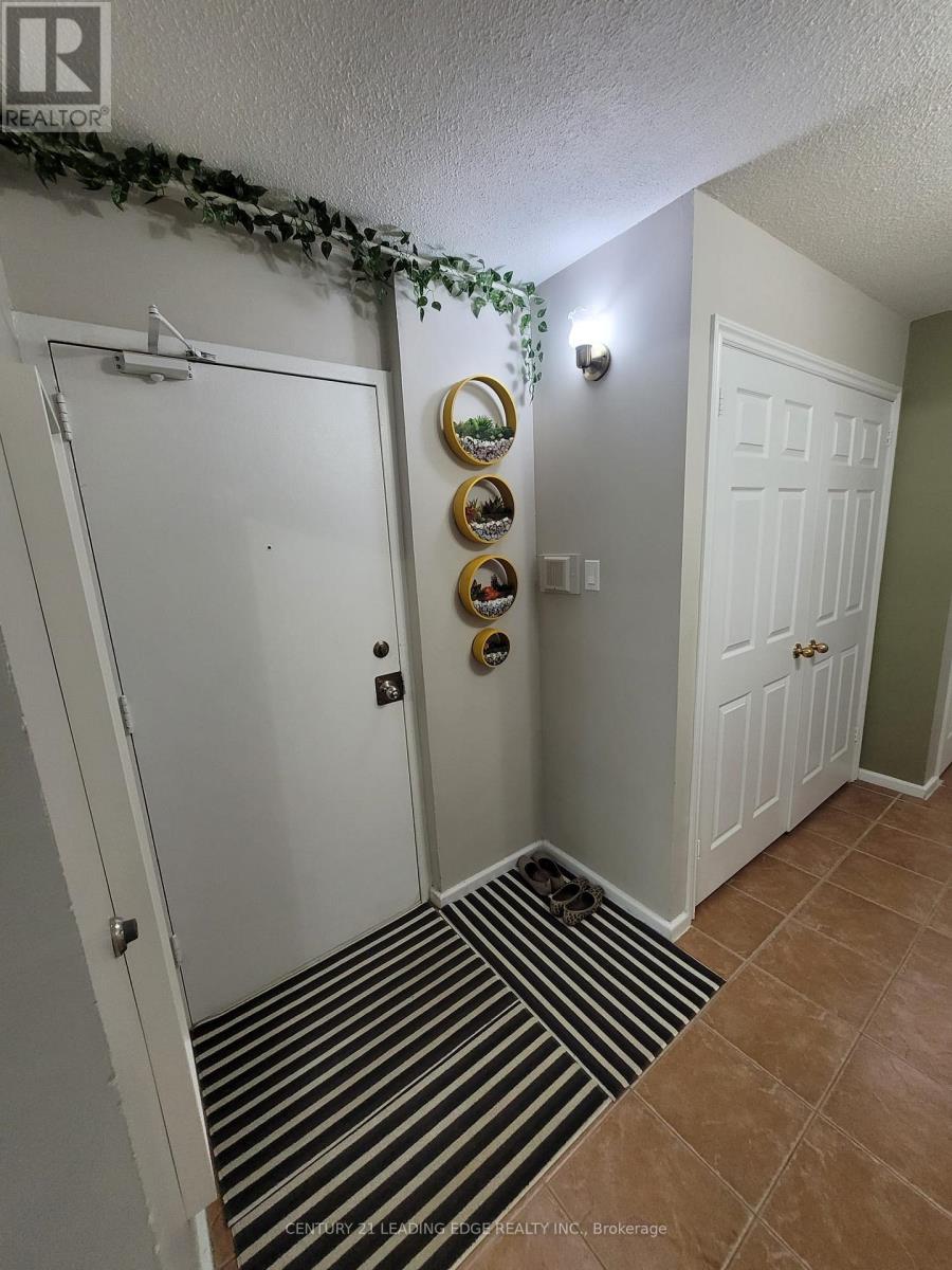 2201 - 10 SUNNY GLENWAY, Toronto (Flemingdon Park)