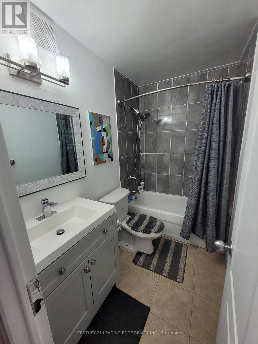 2201 - 10 SUNNY GLENWAY, Toronto (Flemingdon Park) — photo 2