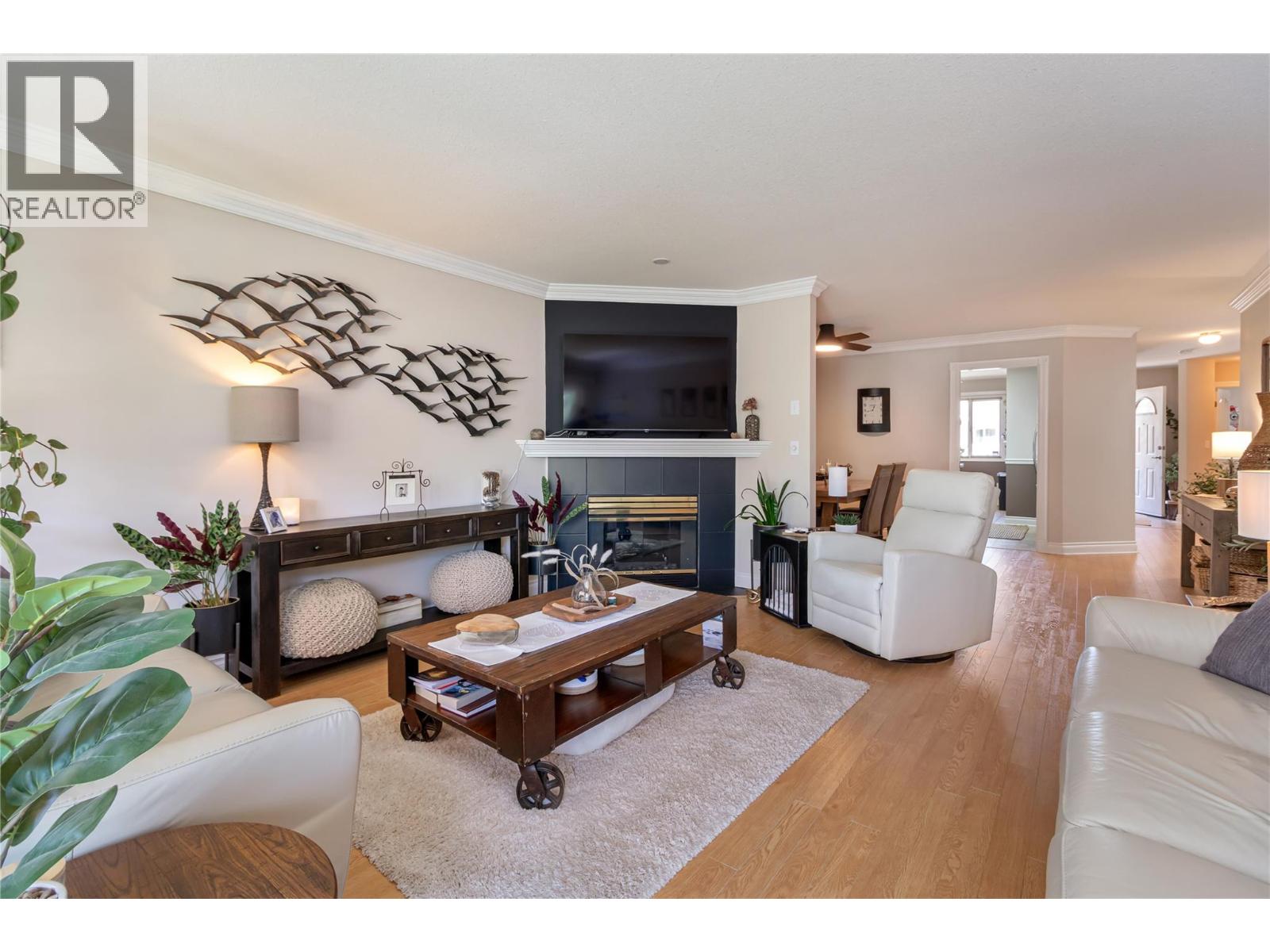 #3 1886 Parkview Crescent - Image 6