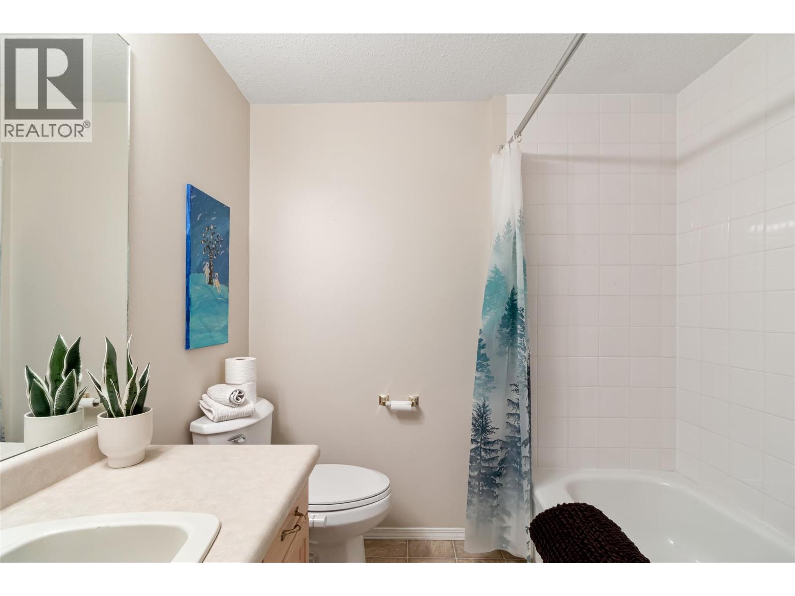 #3 1886 Parkview Crescent - 35