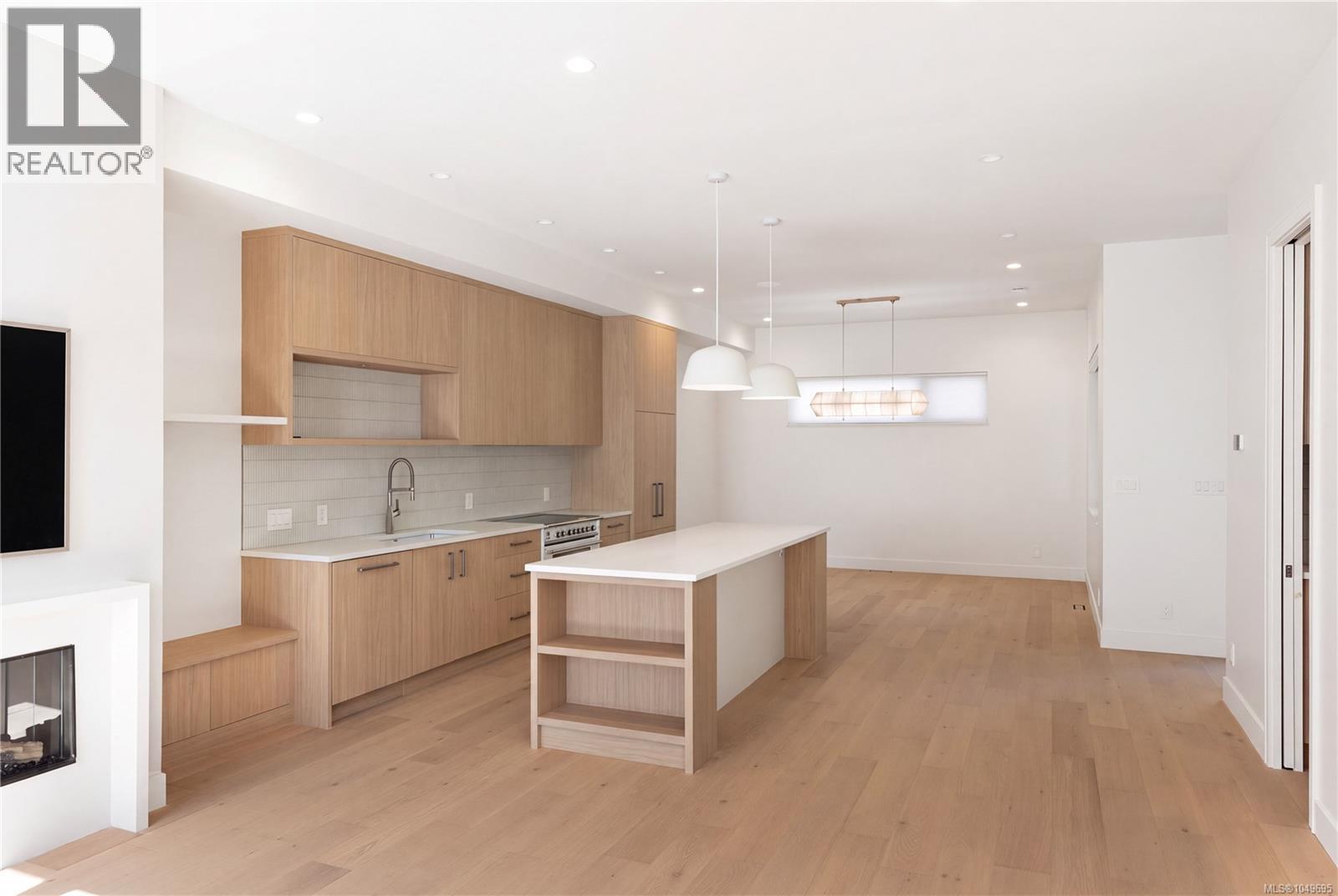 #3 1118 Munro St - 6