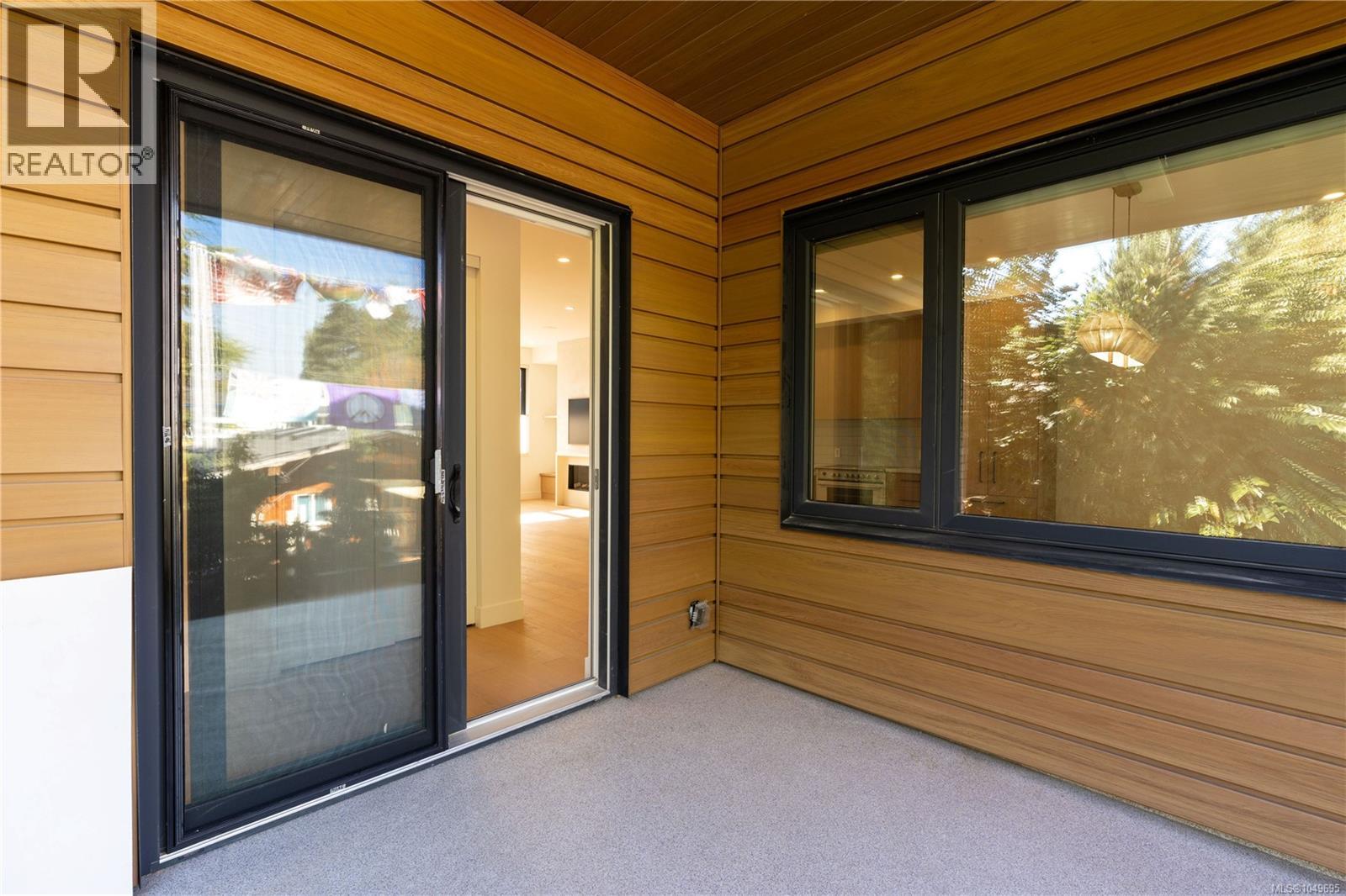 #3 1118 Munro St - Image 9