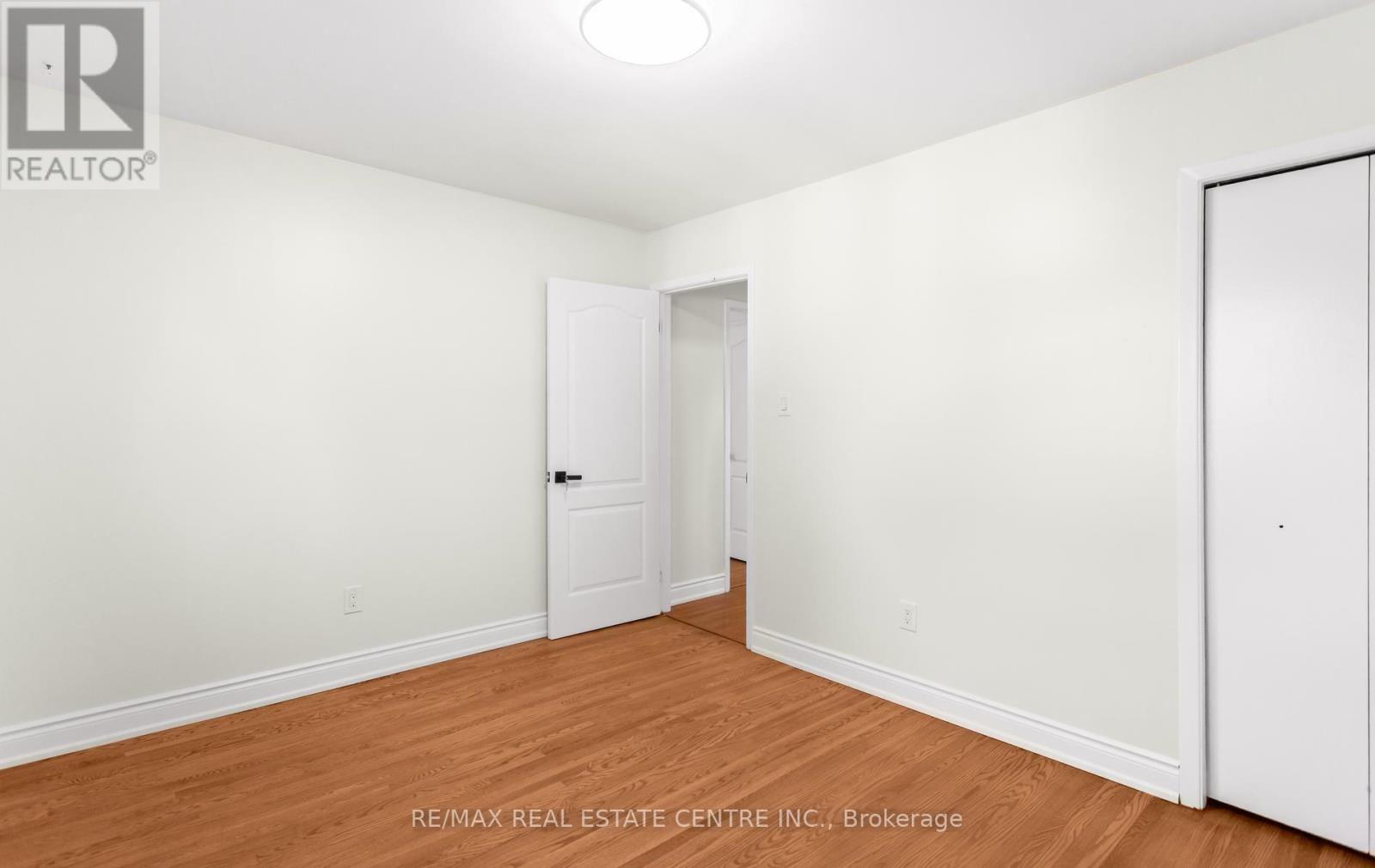 879 CONSORT CRESCENT - 20