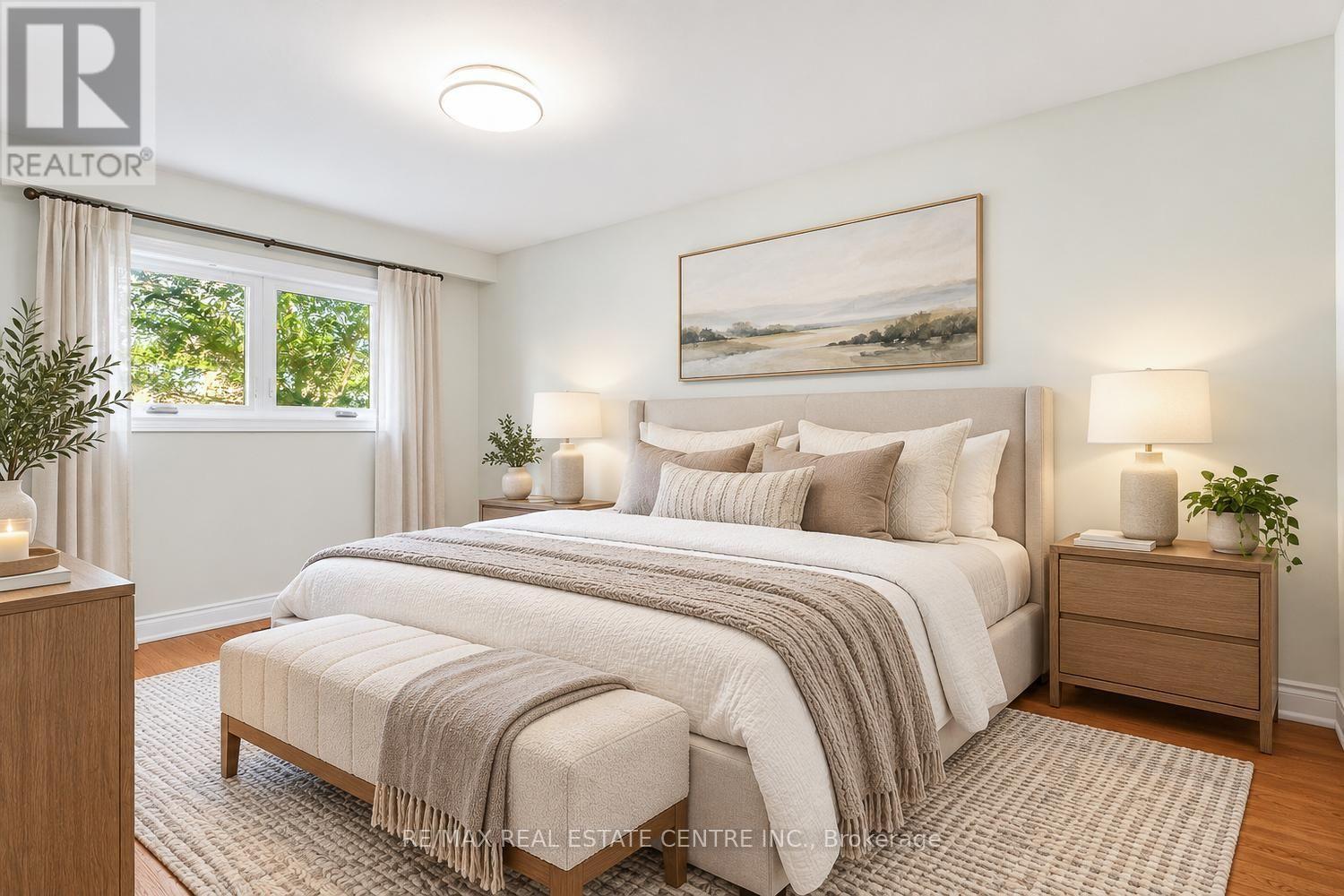 879 CONSORT CRESCENT - 16