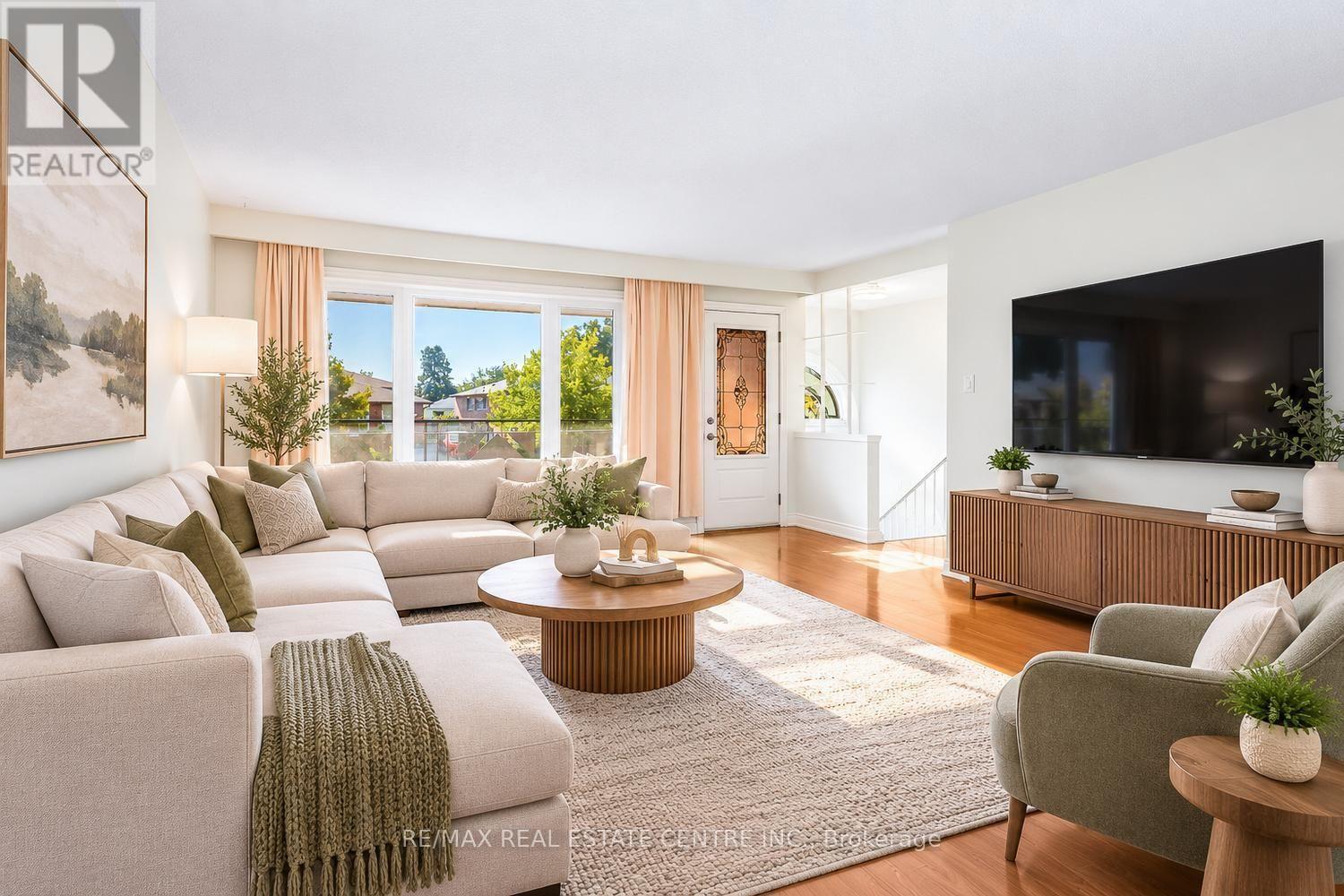 Photo of 879 CONSORT CRESCENT