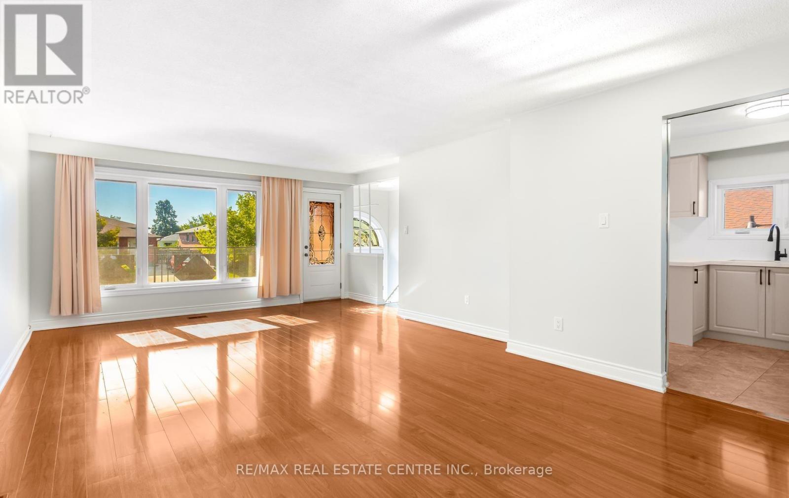 Photo of 879 CONSORT CRESCENT