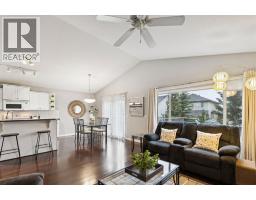 5pc Bathroom - 21 Covehaven Gardens Ne, Calgary, AB T3K5W3 Photo 6