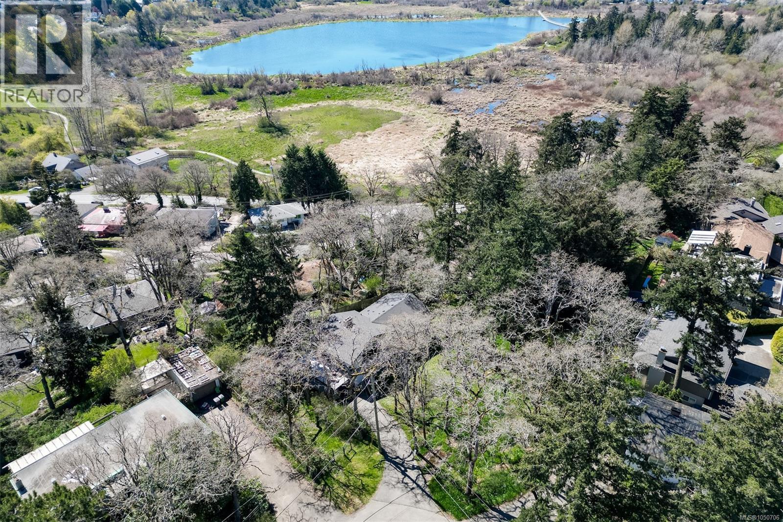  967 Ridgeway Street, Saanich