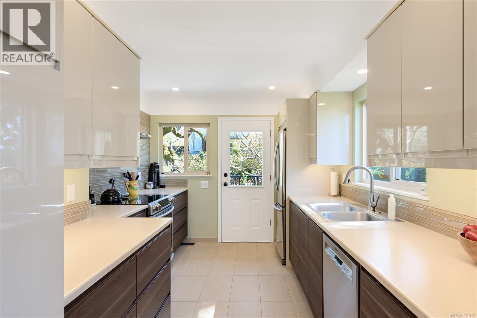  967 Ridgeway Street, Saanich