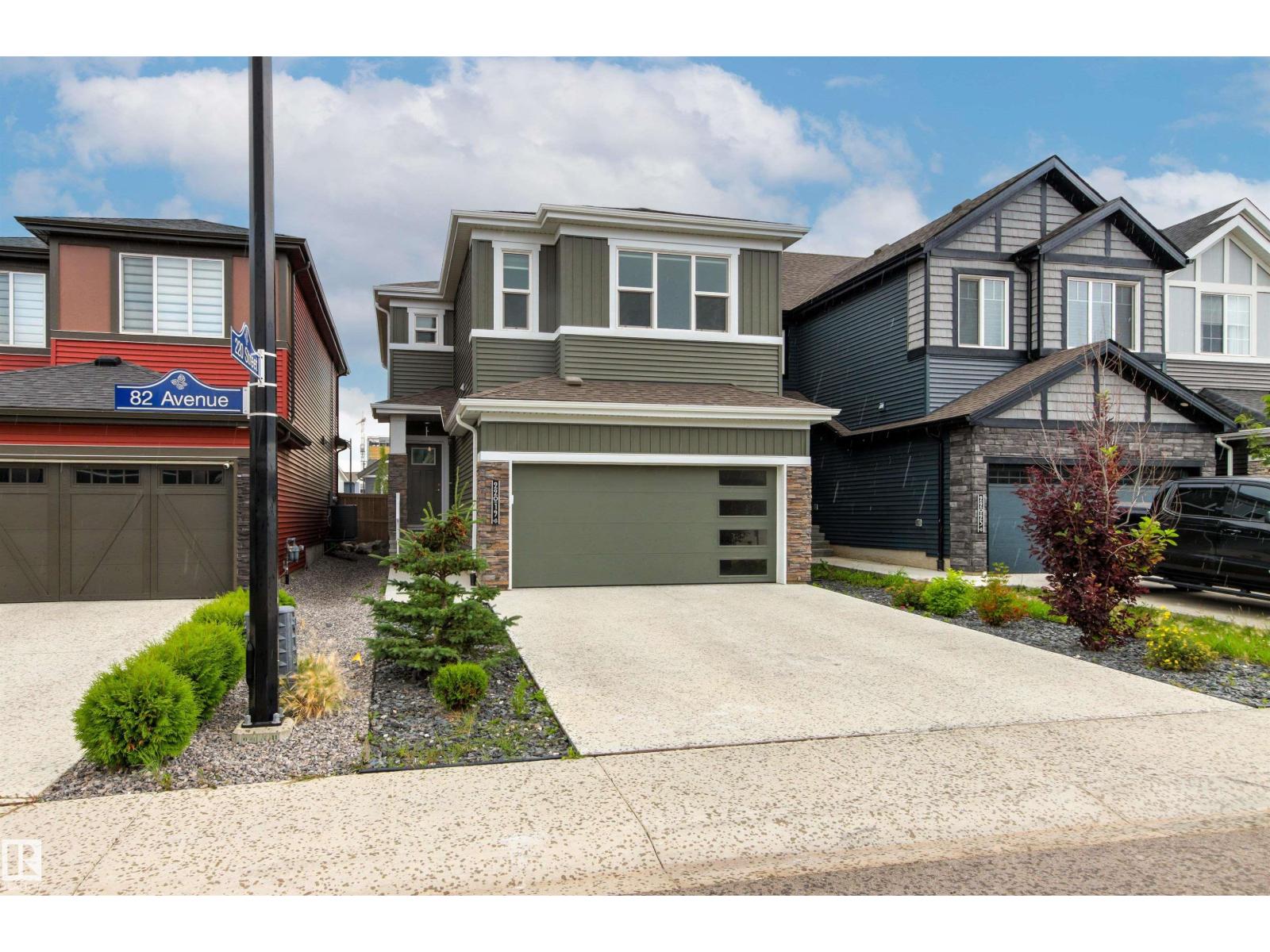 22019 82 AV NW, Edmonton, Alberta, T5T7T3