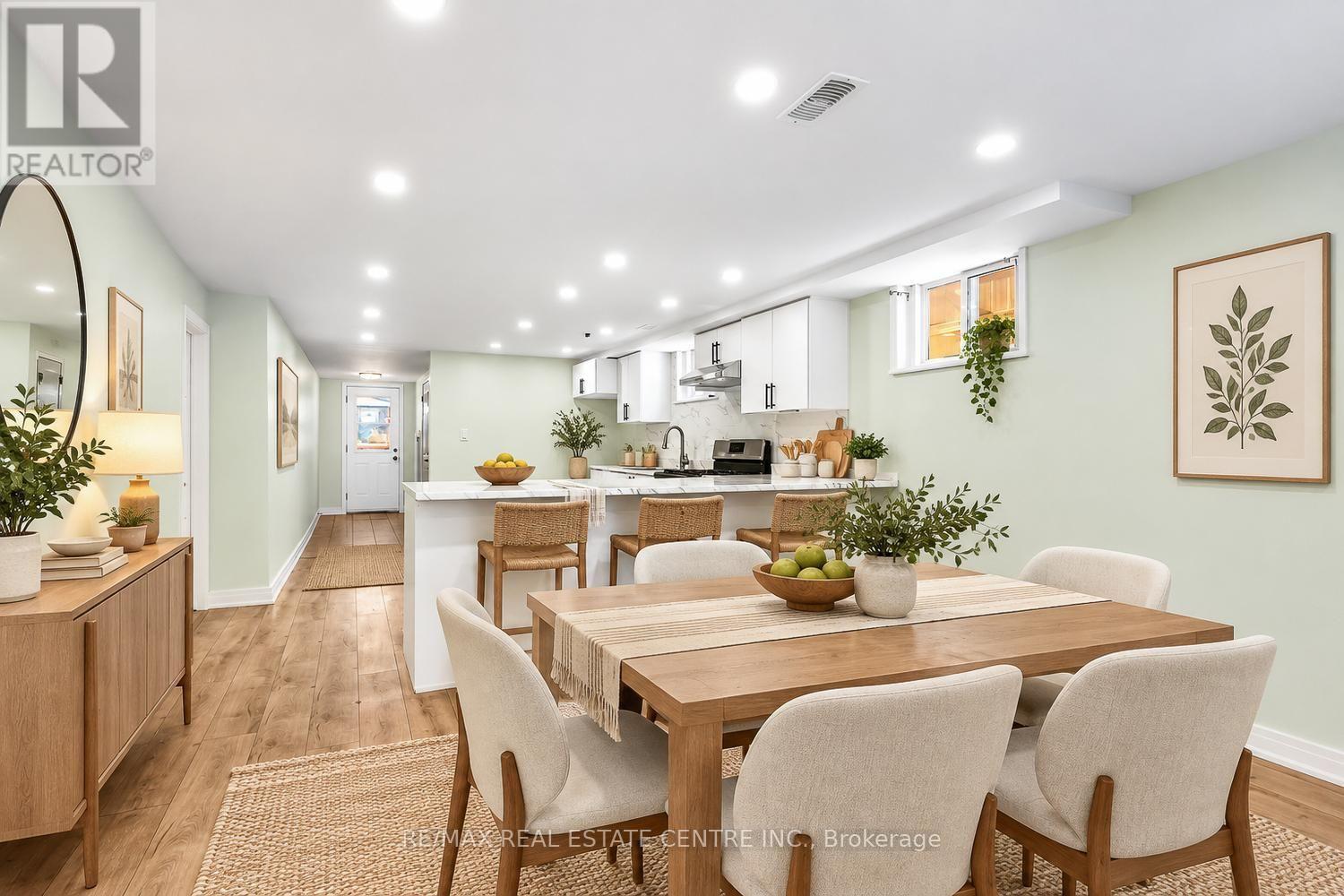 879 CONSORT CRESCENT - Image 32