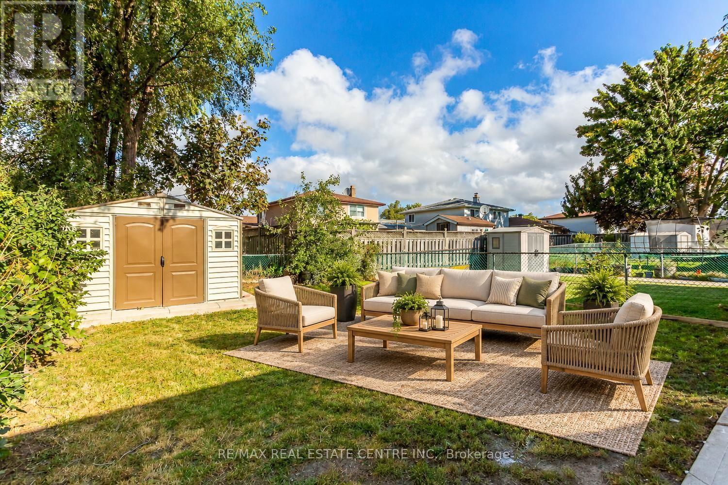 879 CONSORT CRESCENT - Image 44