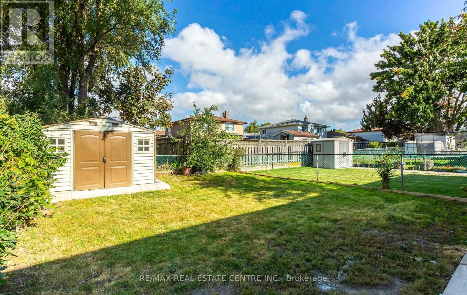 879 CONSORT CRESCENT - 45