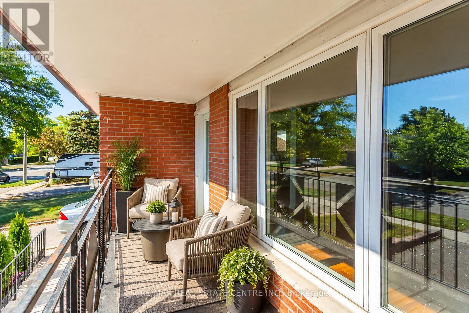 879 CONSORT CRESCENT - Image 48