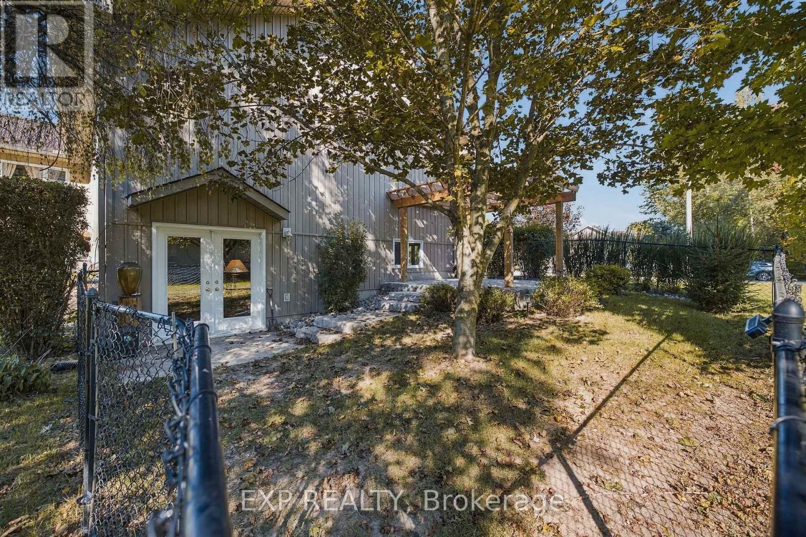 59 REGENCY DRIVE - 40