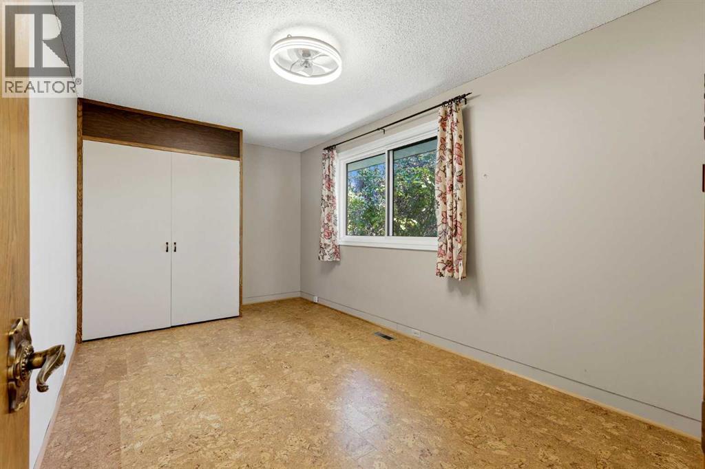 944 Canna Crescent SW - photo 6