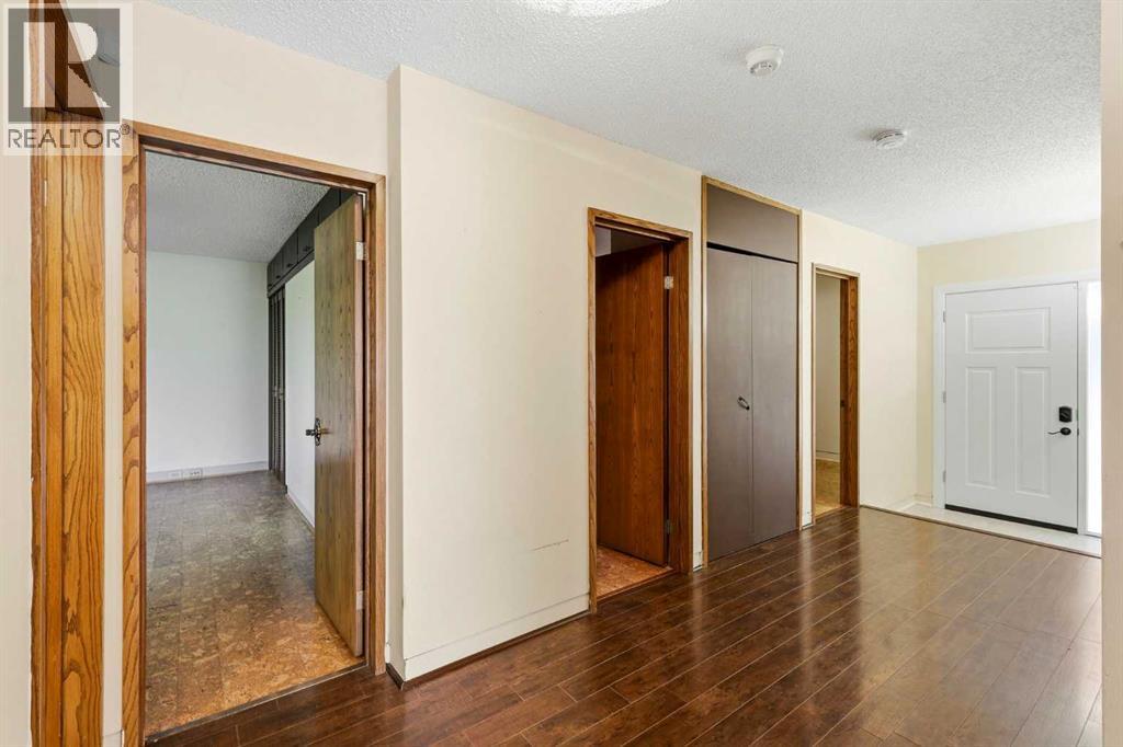 944 Canna Crescent SW - photo 17