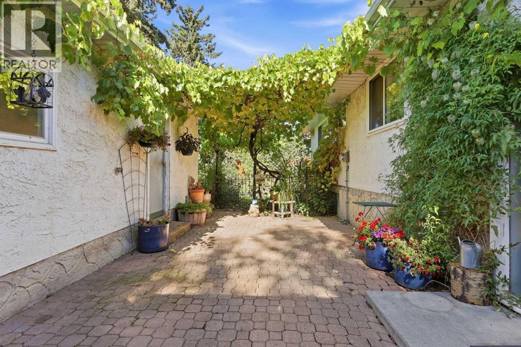 944 Canna Crescent SW - photo 36