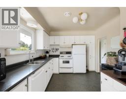 3221 Service St, Saanich, BC V8P4M8 Photo 15