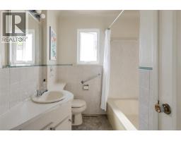3221 Service St, Saanich, BC V8P4M8 Photo 24