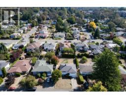 3221 Service St, Saanich, BC V8P4M8 Photo 44