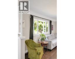 Living room - 3221 Service St, Saanich, BC V8P4M8 Photo 6